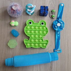 BLUE & GREEN FIDGET CONTEST
